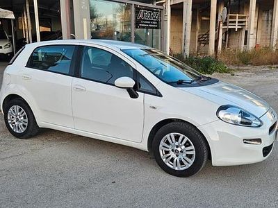Usata Fiat Punto Street 75 CV (55 kW) 2015 Bianco Utilitaria