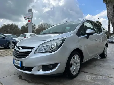 Usado Opel Meriva Cosmo 120 CV (88 kW) 2017 Plateado Monovolumen