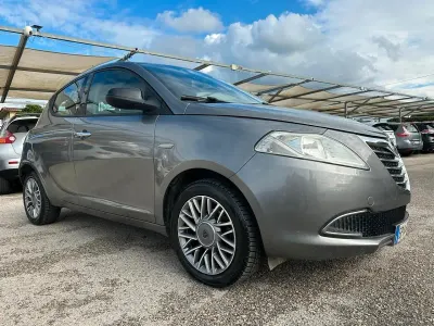 Usata Lancia Ypsilon 95 CV (69 kW) 2013 Grigio Utilitaria
