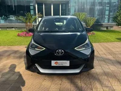 Usata Toyota Aygo Connect Style 72 CV (52 kW) 2020 Nero Utilitaria