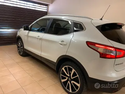 Usata Nissan Qashqai Tekna 131 CV (96 kW) 2016 Bianco SUV