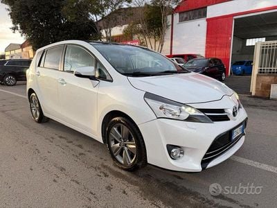 Usata Toyota Verso Style 112 CV (82 kW) 2015 Bianco Monovolume