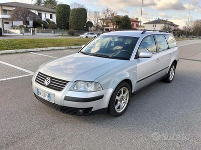 Usata VW Passat 131 CV (96 kW) 2001 Grigio Station wagon