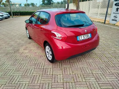 Usata Peugeot 208 Allure 91 CV (66 kW) 2015 Marrone Utilitaria