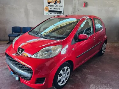 Gebraucht Peugeot 107 Access 68 PS (50 kW) 2011 Rot Kleinwagen