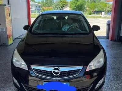 Usata Opel Astra 2010 Nero Berlina