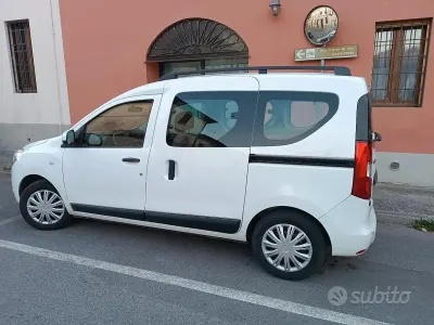 Usata Dacia Dokker Comfort 90 CV (66 kW) 2019 Bianco Monovolume