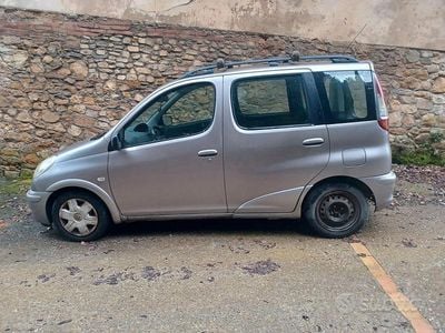 Usata Toyota Yaris Verso 2004 Grigio Monovolume