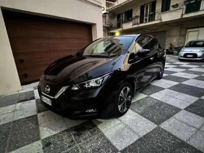 Usata Nissan Leaf Tekna 89 kW (122 CV) 2021 Nero Utilitaria
