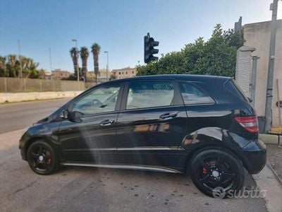 Usata Mercedes B180 108 CV (79 kW) 2009 Nero Monovolume