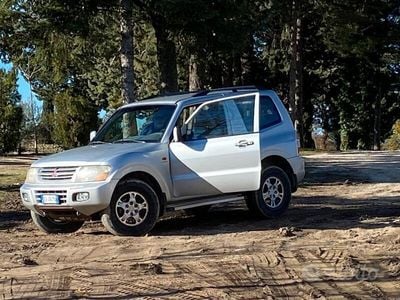 Usata Mitsubishi Pajero 160 CV (117 kW) 2002 Grigio SUV