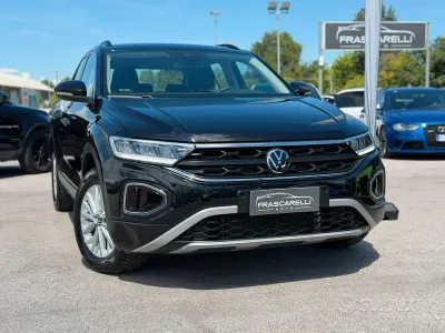 Usata VW T-Roc Life 150 CV (110 kW) 2024 Nero SUV