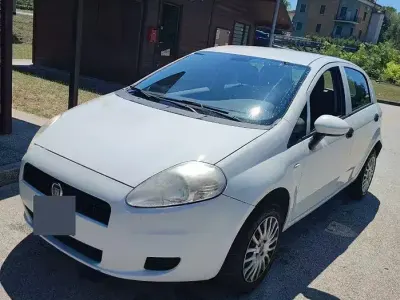 Usata Fiat Grande Punto 77 CV (56 kW) 2013 Bianco Utilitaria