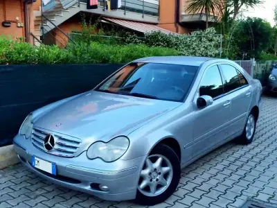 Usata Mercedes C180 Elegance 143 CV (105 kW) 2004 Grigio Berlina