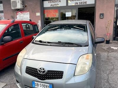 Usata Toyota Yaris Sol 90 CV (66 kW) 2006 Grigio Berlina