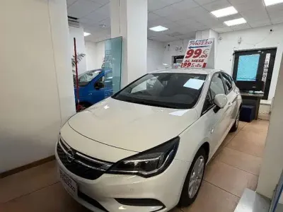 Usata Opel Astra 105 CV (77 kW) 2017 Bianco Berlina
