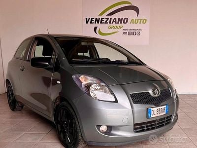 Usata Toyota Yaris 89 CV (65 kW) 2007 Grigio Utilitaria