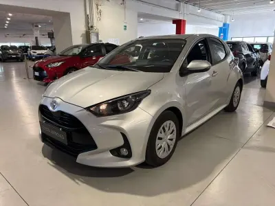 Usata Toyota Yaris Active 72 CV (52 kW) 2021 Silver met Utilitaria
