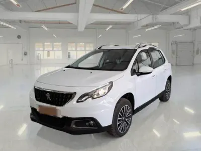 Usata Peugeot 2008 Active 102 CV (75 kW) 2018 Bianco SUV