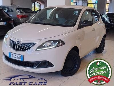 Usata Lancia Ypsilon Gold 69 CV (50 kW) 2021 Beige Utilitaria