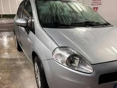 Usata Fiat Grande Punto Active 77 CV (56 kW) 2009 Grigio Utilitaria