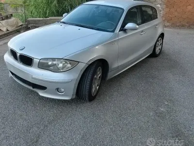 Usata BMW 118 122 CV (89 kW) 2006 Grigio Utilitaria