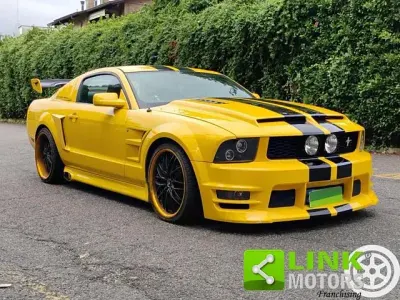Usata Ford Mustang 212 CV (155 kW) 2006 Giallo