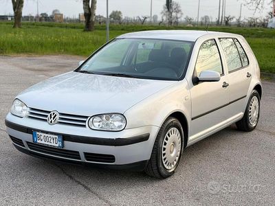 Usata VW Golf IV 90 CV (66 kW) 2000 Grigio Berlina