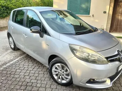 Usata Renault Scénic III LIMITED 110 CV (80 kW) 2016 Argento Monovolume