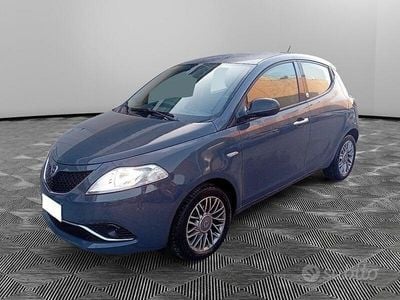 Usata Lancia Ypsilon Silver 69 CV (50 kW) 2017 Grigio scuro Utilitaria