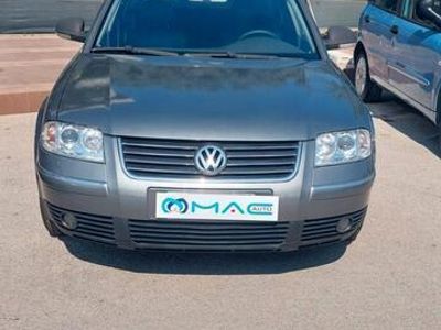 Usata VW Passat 135 CV (99 kW) 2005 Grigio Station wagon