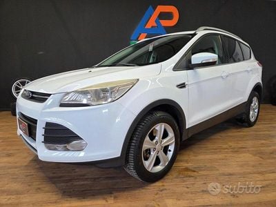 Usado Ford Kuga Titanium 120 CV (88 kW) 2015 Blanco SUV