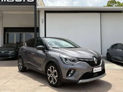 Usata Renault Captur Techno 101 CV (74 kW) 2023 Grigio cassiopea SUV