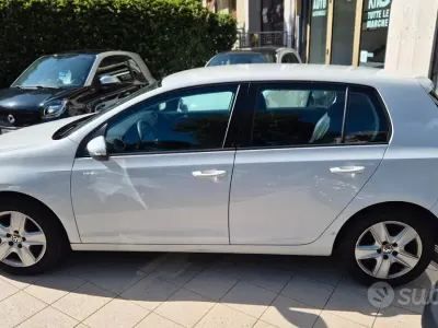 Usata VW Golf VI Comfortline 105 CV (77 kW) 2010 Bianco Utilitaria