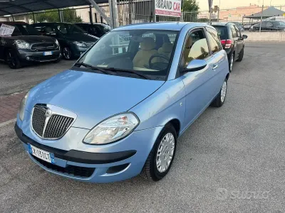 Usata Lancia Ypsilon 60 CV (44 kW) 2003 Bluazzurro Utilitaria