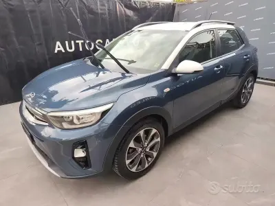 Usata Kia Stonic Style 101 CV (74 kW) 2017 Grigio SUV