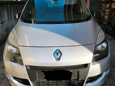 Usata Renault Scénic III 110 CV (80 kW) 2010 Grigio Monovolume