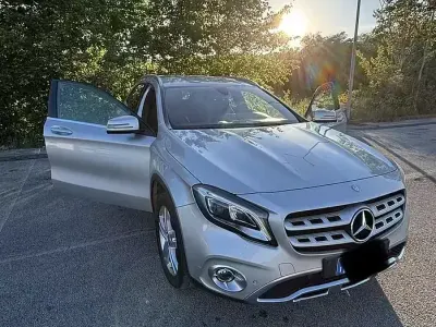 Usata Mercedes GLA200 136 CV (100 kW) 2017 Grigio SUV