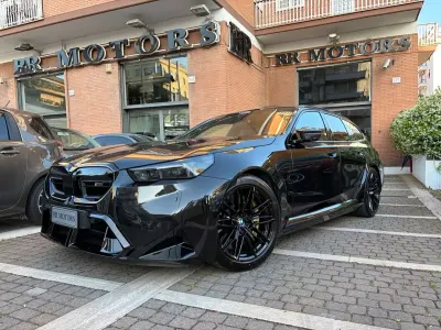 Usata BMW M5 Comfort Edition 727 CV (534 kW) 2025 Black sapphire Station wagon