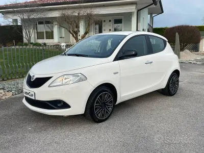 Usata Lancia Ypsilon Gold 69 CV (50 kW) 2018 Bianco Utilitaria