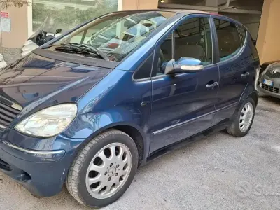 Usata Mercedes A140 Elegance 82 CV (60 kW) 2003 Blu Utilitaria