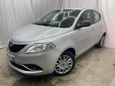 Usata Lancia Ypsilon 69 CV (50 kW) 2016 Grigio Utilitaria