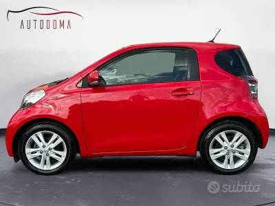 Usata Toyota iQ 98 CV (72 kW) 2011 Rosso Utilitaria