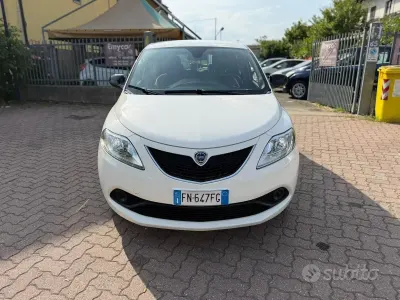 Usata Lancia Ypsilon Silver 69 CV (50 kW) 2017 Bianco Utilitaria