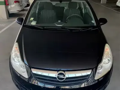 Usado Opel Corsa 75 CV (55 kW) 2008 Negro Utilitario