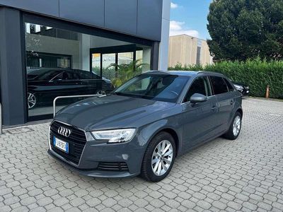 Usado Audi A3 Ambiente 110 CV (80 kW) 2017 Gris Berlina