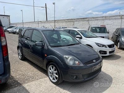 Usata Ford Fiesta Titanium 75 CV (55 kW) 2007 Grigio Berlina