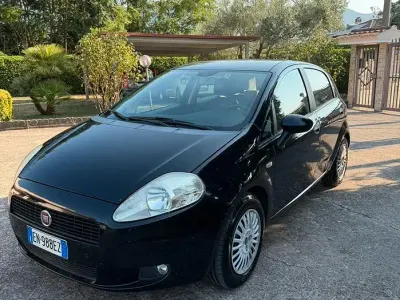 Usata Fiat Grande Punto 90 CV (66 kW) 2013 Nero Utilitaria