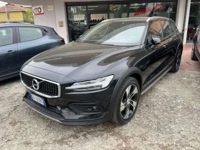 Usata Volvo V60 CC Business Edition 197 CV (144 kW) 2021 Nero Station wagon