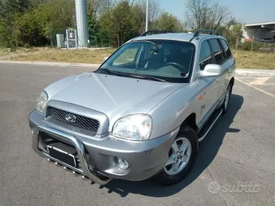 Begagnad Hyundai Santa Fe Dynamiq 125 HK (91 kW) 2004 Grå SUV